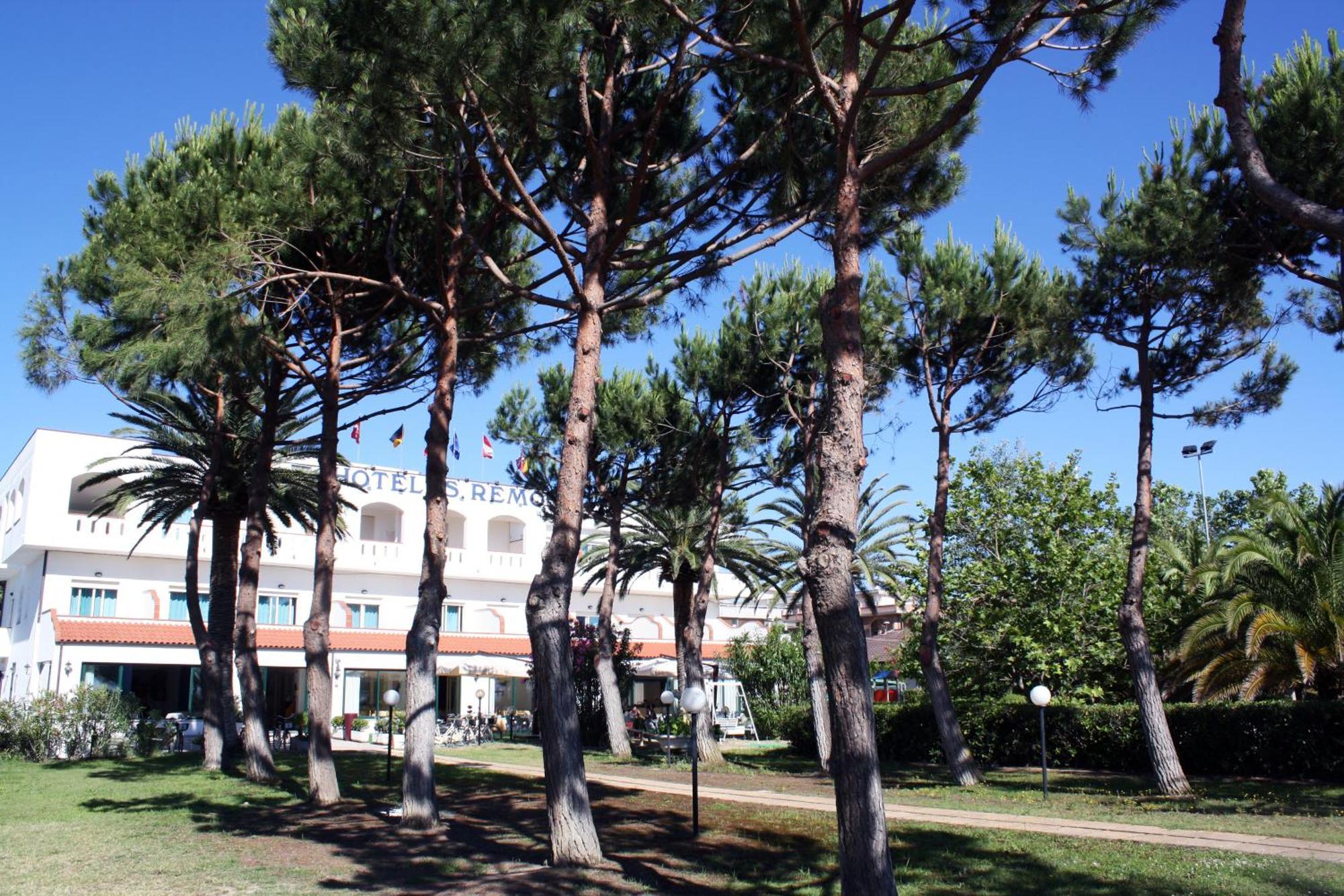 Hotel San Remo Martinsicuro Exterior photo